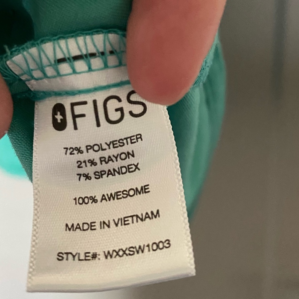 FIGS Women's Mint Green Short-Sleeve Scrub Top - Picture 5 of 6